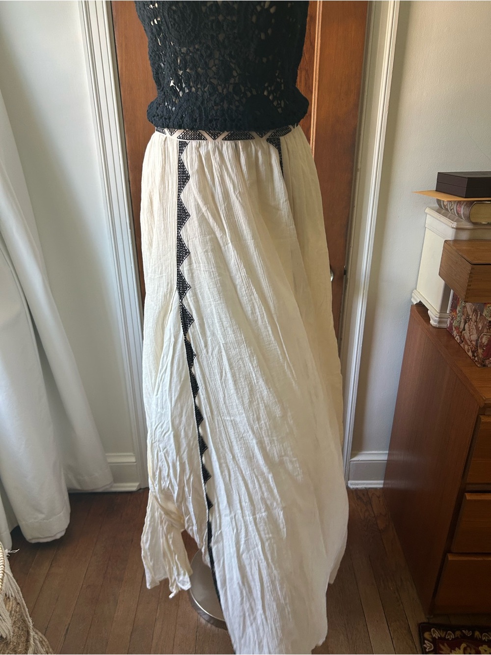 Amuse society Black Crochet Bodice Cream Maxi Dress - Picture 2 of 5